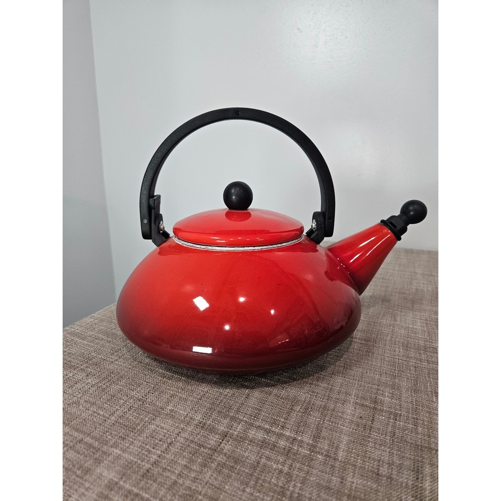 Le Creuset Zen Tea Kettle Red Ombre Enamel on Steel 1.6 Qt Whistling Stovetop